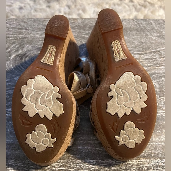 Born Crown brand, size 9 wedge sandal - Picture 10 of 12